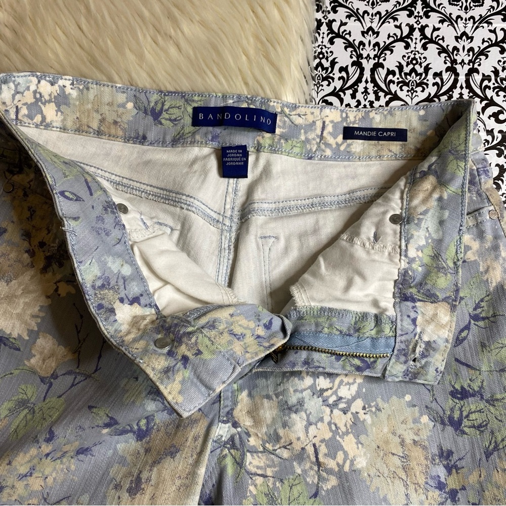 Bandolino: size : 8P : floral ‘mandie capri’ folded denim capri pants - Picture 9 of 11